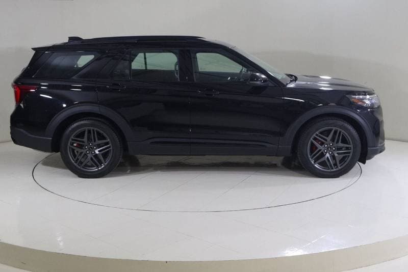 2025 Ford Explorer ST thumbnail 3