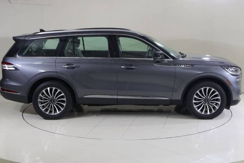 2021 Lincoln Aviator STANDARD thumbnail 3