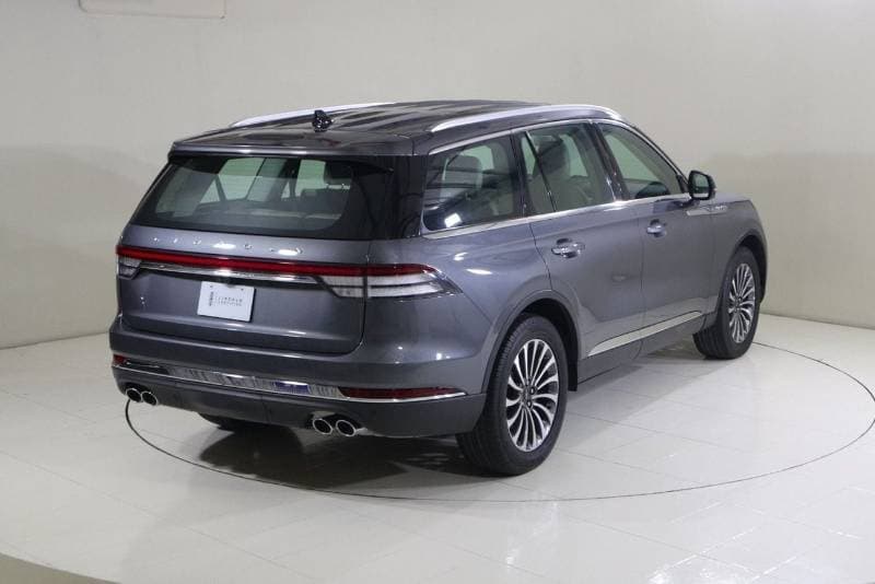 2021 Lincoln Aviator STANDARD thumbnail 2