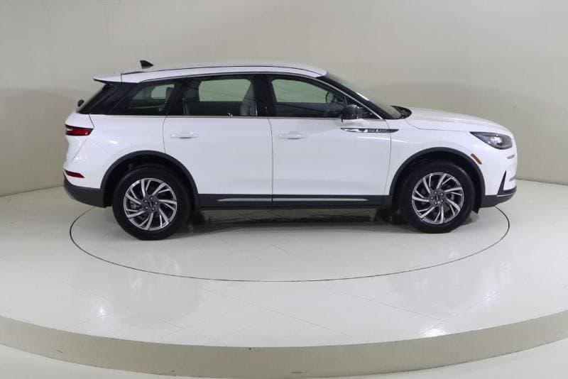 2023 Lincoln Corsair STANDARD AWD thumbnail 4