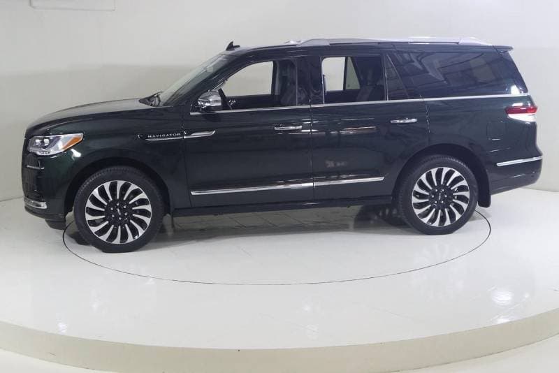 2023 Lincoln Navigator PRESIDENTIAL thumbnail 4