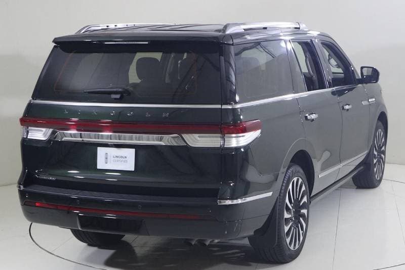 2023 Lincoln Navigator PRESIDENTIAL thumbnail 2