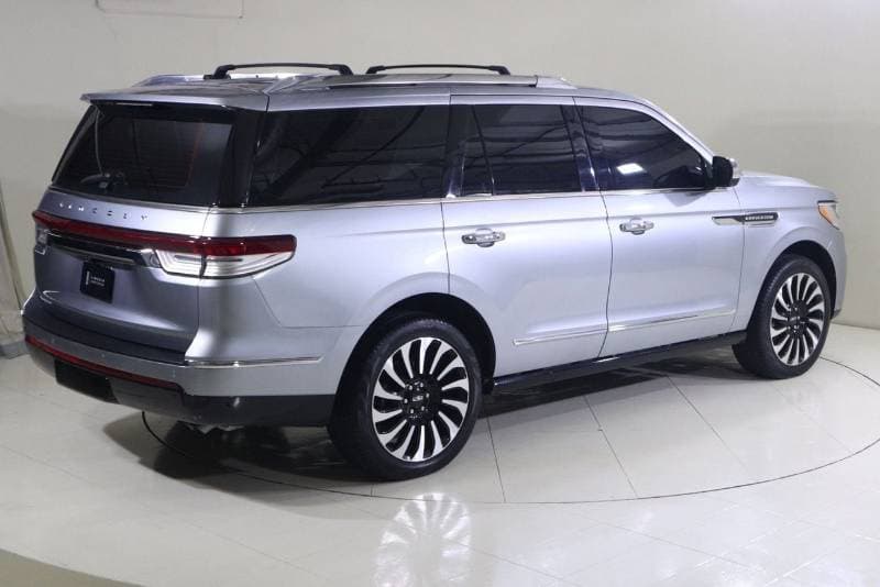 2024 Lincoln Navigator PRESIDENTIAL thumbnail 8