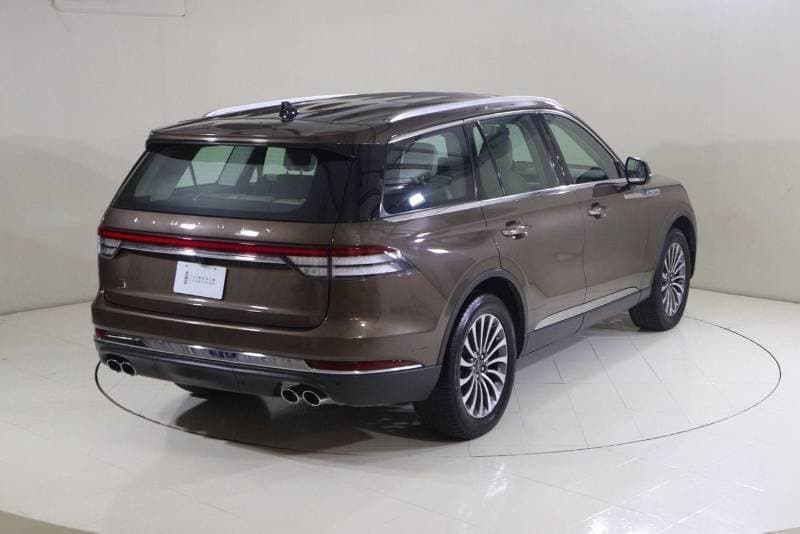 2022 Lincoln Aviator STANDARD thumbnail 2