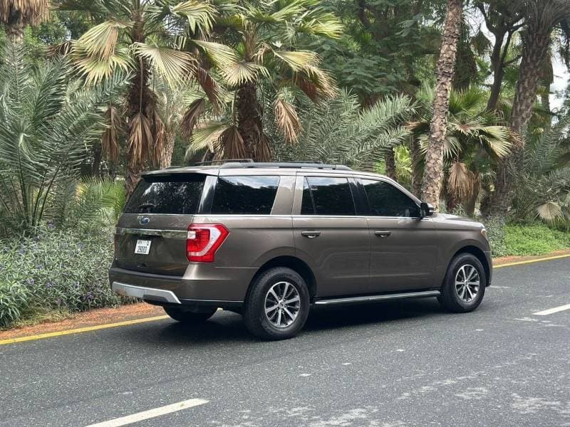 2018 Ford Expedition XLT thumbnail 3
