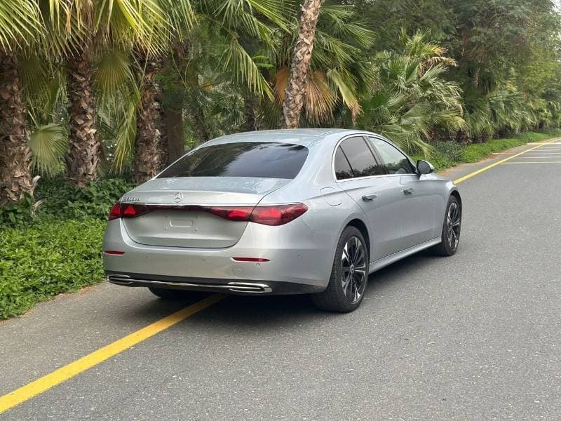 2025 Mercedes Benz E300 Diesel Plug in Hybrid thumbnail 3