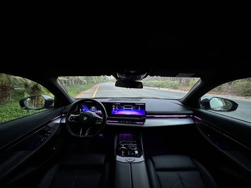 2025 BMW 520d thumbnail 7