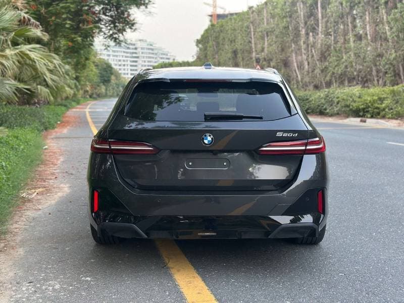 2025 BMW 520d thumbnail 6