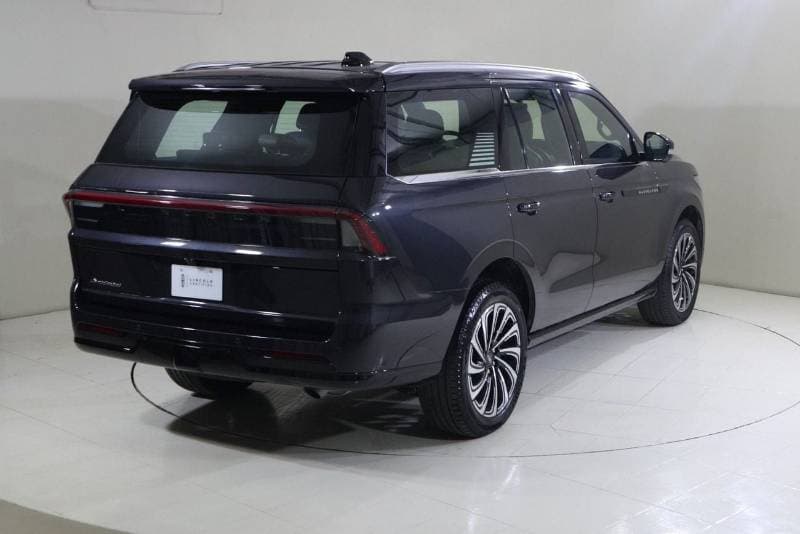 2025 Lincoln Navigator PRESIDENTIAL thumbnail 2