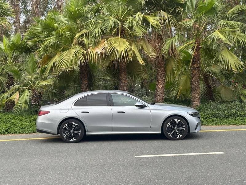 2025 Mercedes Benz E300 Diesel Plug in Hybrid thumbnail 6