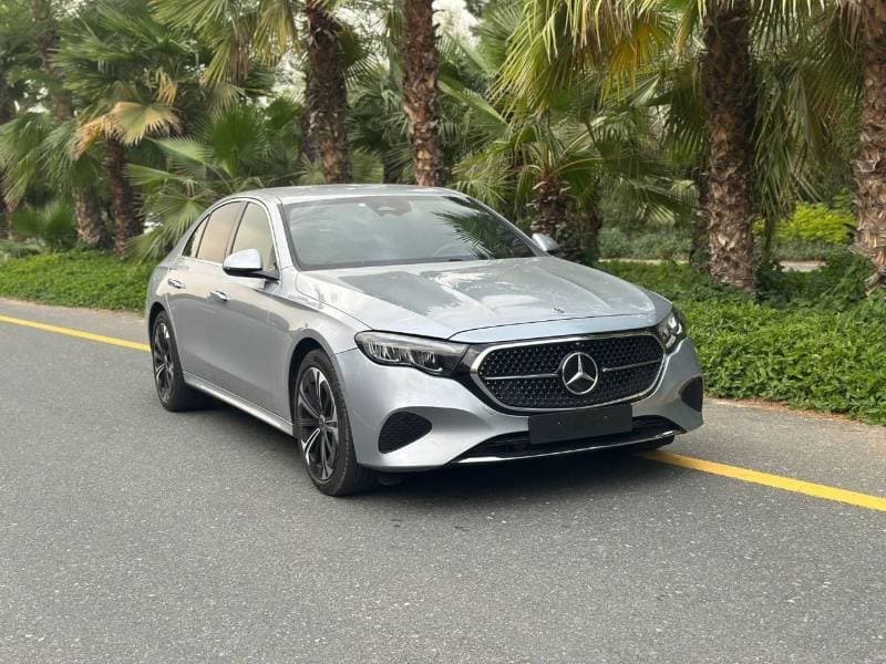2025 Mercedes Benz E300 Diesel Plug in Hybrid thumbnail 2