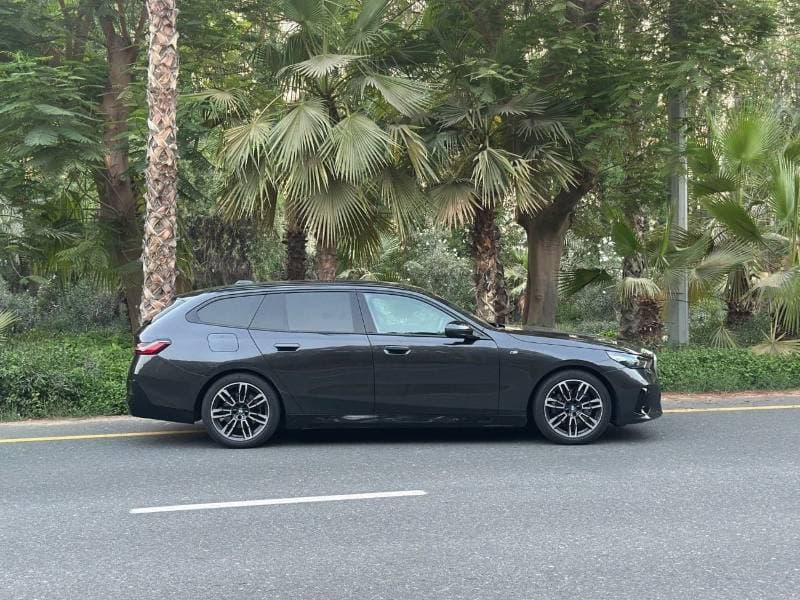 2025 BMW 520d thumbnail 5