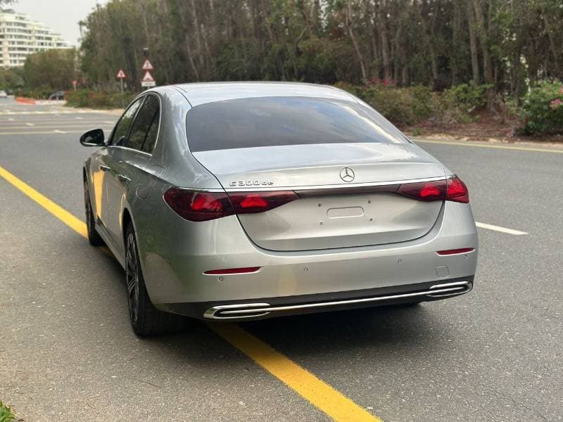 2025 Mercedes Benz E300 Diesel Plug in Hybrid thumbnail 7