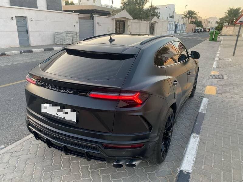 2021 Lamborghini Urus STANDARD thumbnail 3