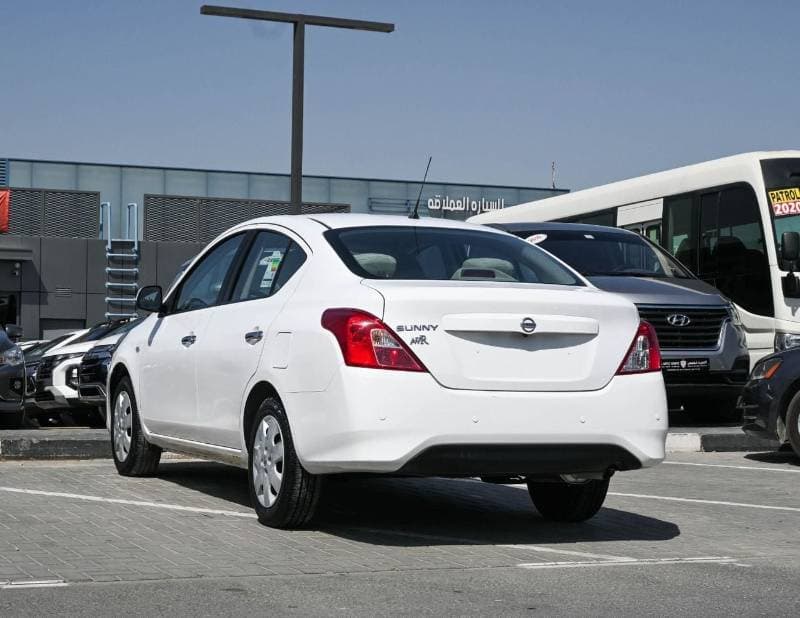 2023 Nissan Sunny SV thumbnail 5