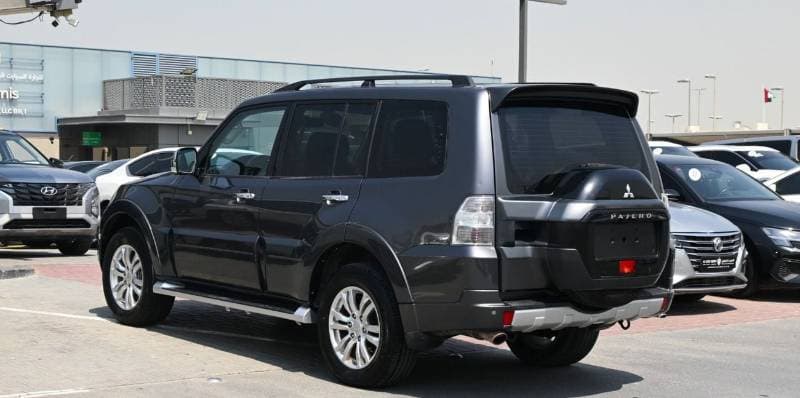 2017 Mitsubishi Pajero GLS H/L PLATINUM thumbnail 4