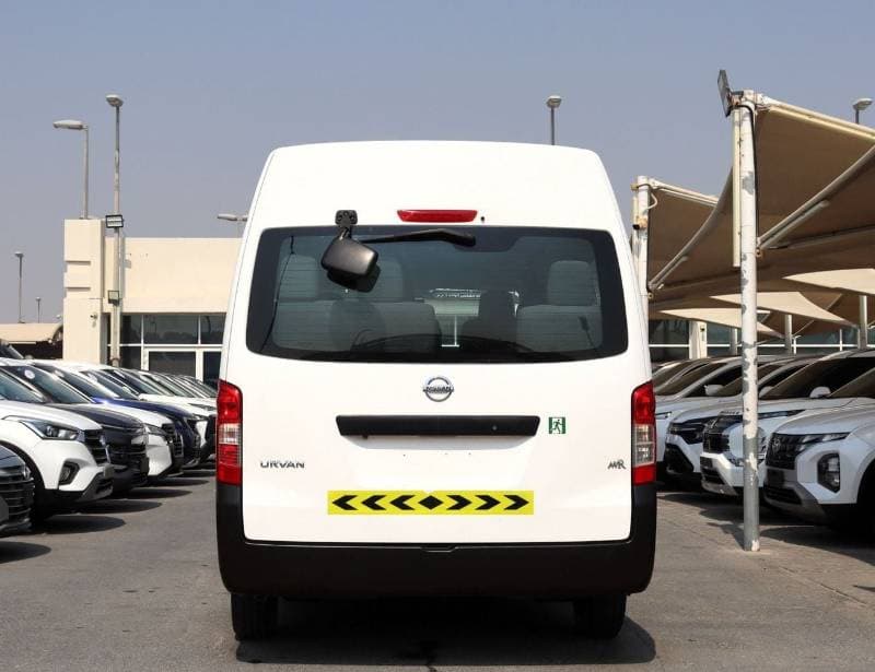 2022 Nissan Urvan STANDARD thumbnail 4