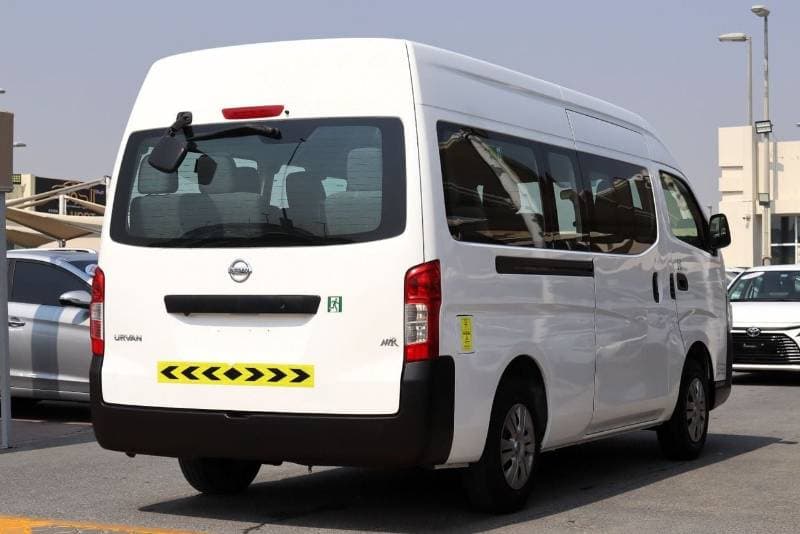 2022 Nissan Urvan STANDARD thumbnail 6