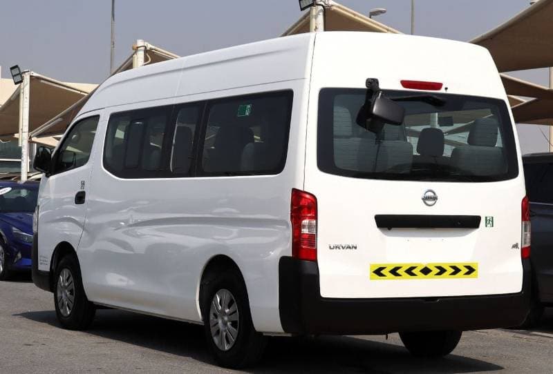 2022 Nissan Urvan STANDARD thumbnail 7