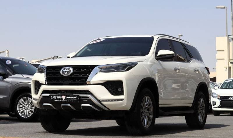 2021 Toyota Fortuner VXR thumbnail 3
