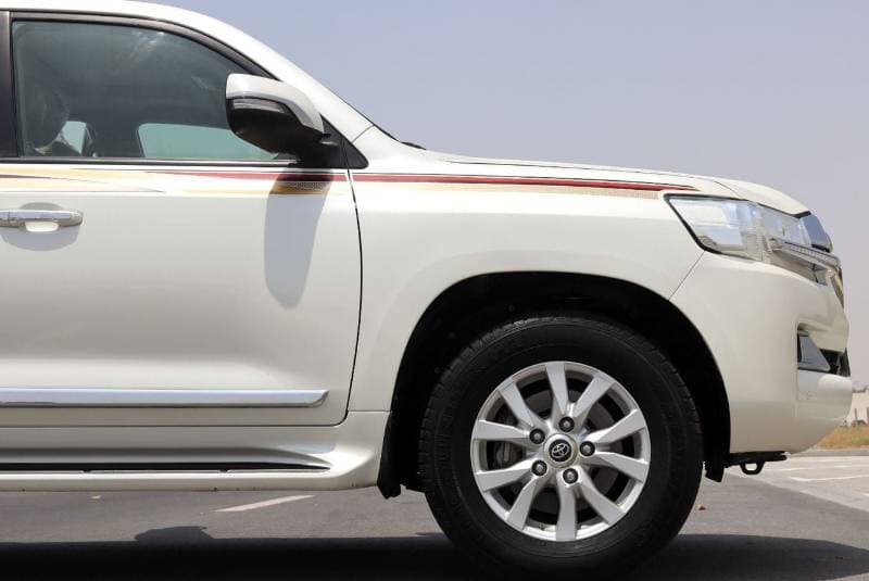 2020 Toyota Land Cruiser GXR thumbnail 7
