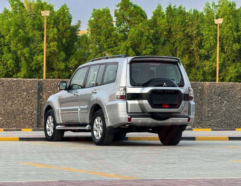 2022 Mitsubishi Pajero GLS HIGHLINE thumbnail 5