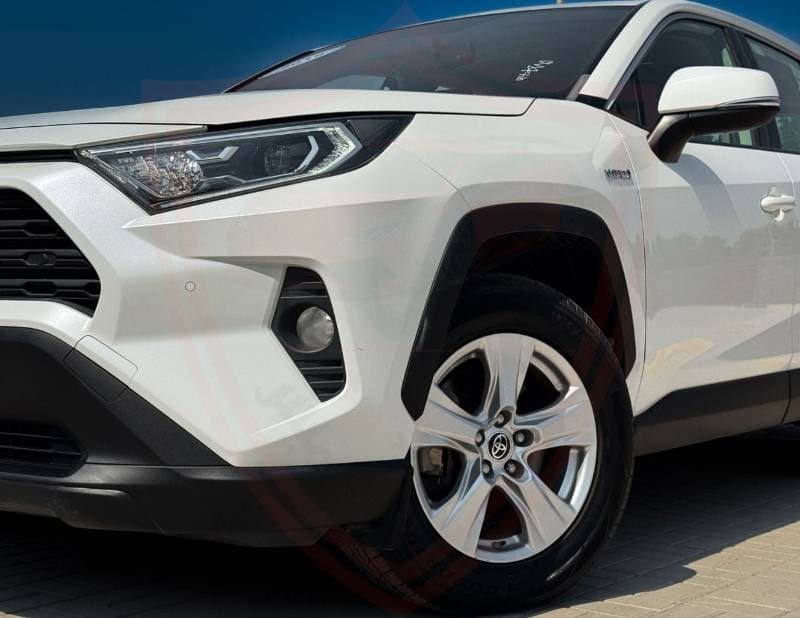 2019 Toyota RAV4 LE HEV thumbnail 4
