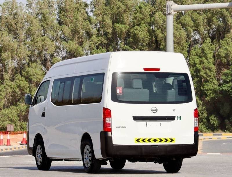 2023 Nissan Urvan STANDARD thumbnail 4
