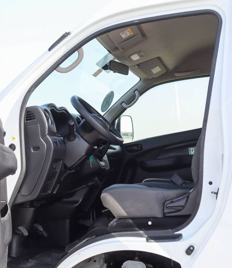 2023 Nissan Urvan STANDARD thumbnail 8