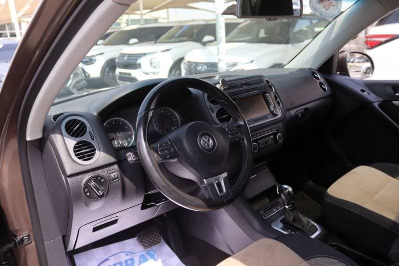 2014 Volkswagen Tiguan SE thumbnail 8