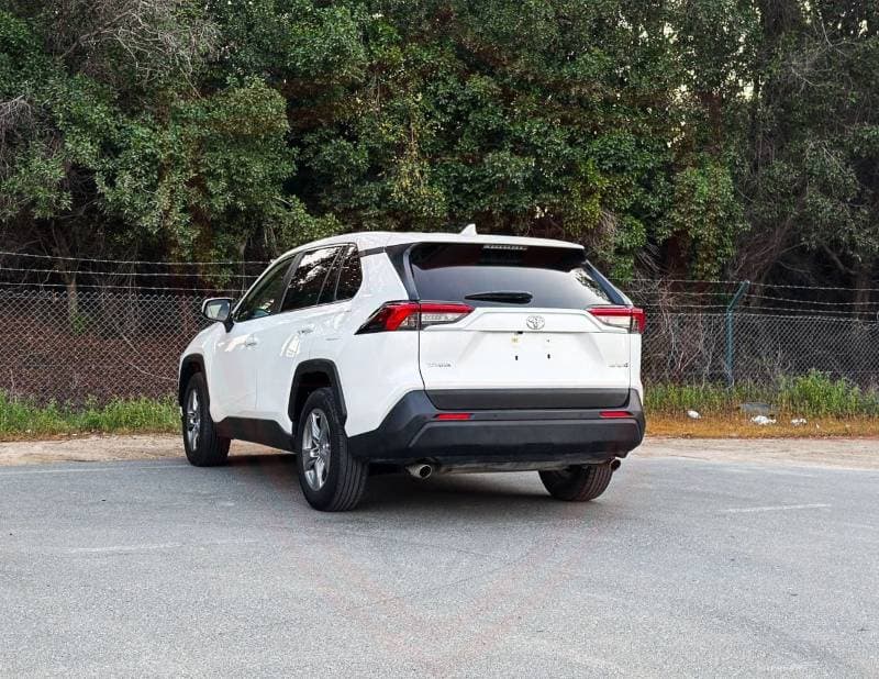 2022 Toyota RAV4 EX thumbnail 4