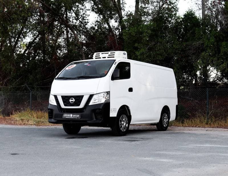 2021 Nissan Urvan STANDARD thumbnail 3