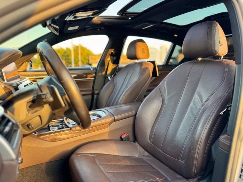 2020 BMW 730Li PURE EXCELLENCE thumbnail 6