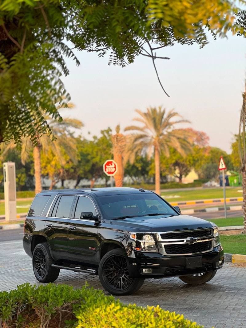 2017 Chevrolet Tahoe Z71 thumbnail 3