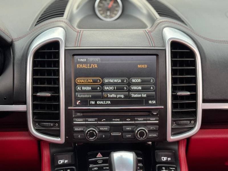 2016 Porsche Cayenne STANDARD thumbnail 8