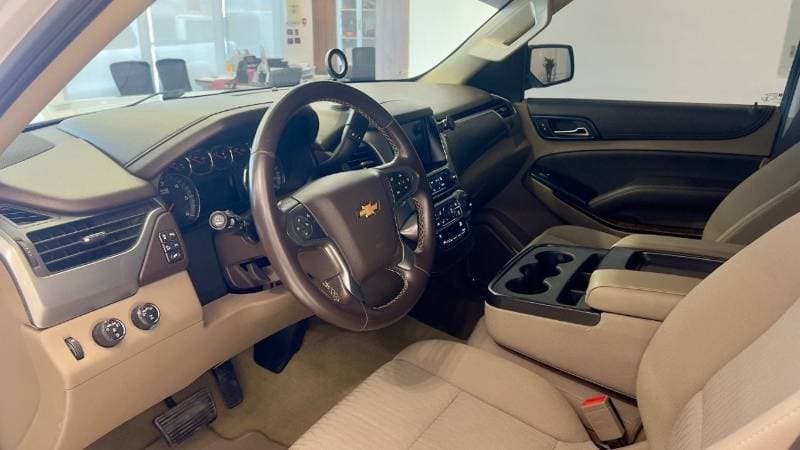 2019 Chevrolet Suburban LS thumbnail 4