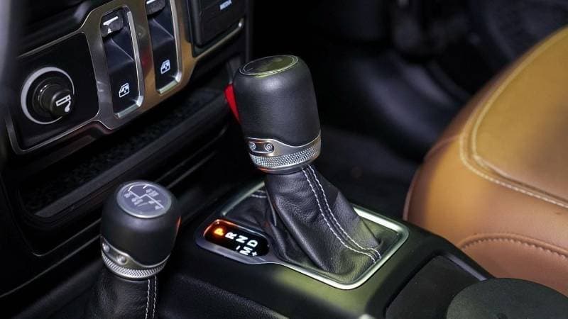 2022 Jeep Wrangler SAHARA thumbnail 7
