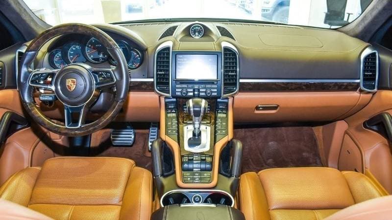 2016 Porsche Cayenne GTS thumbnail 6
