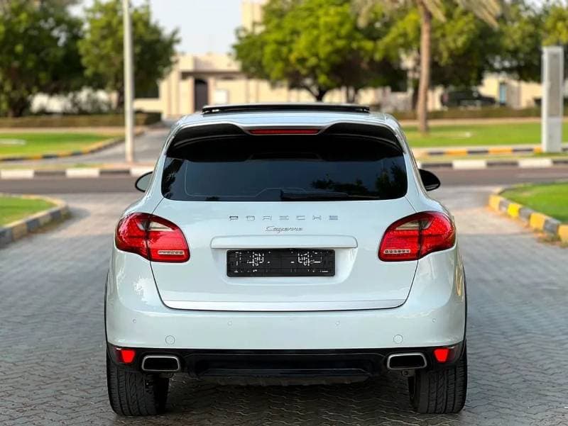 2014 Porsche Cayenne S thumbnail 5