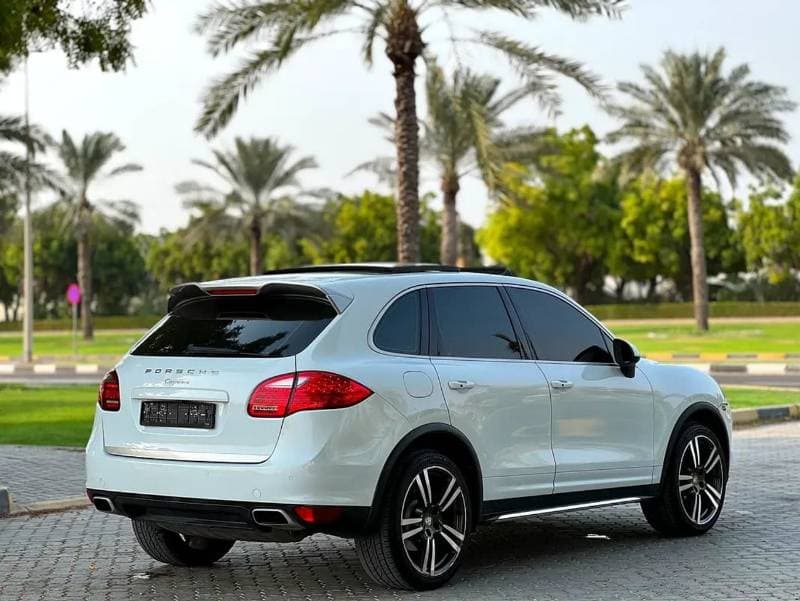 2014 Porsche Cayenne S thumbnail 4