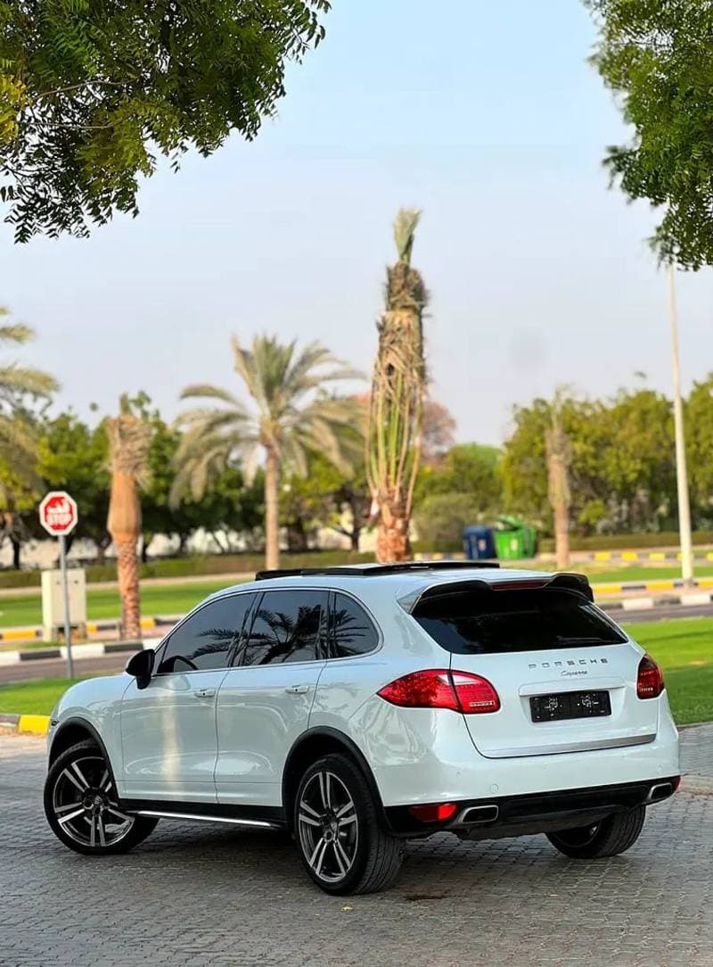 2014 Porsche Cayenne S thumbnail 6