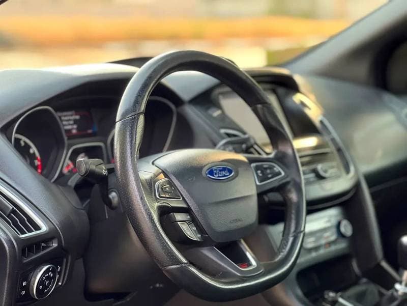 2017 Ford Focus ST thumbnail 7
