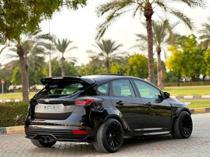 2017 Ford Focus ST thumbnail 4