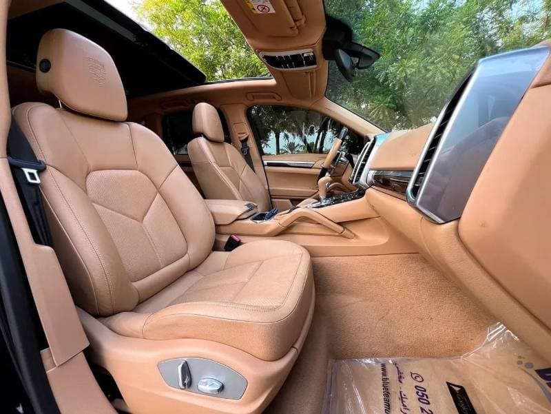 2016 Porsche Cayenne STANDARD thumbnail 8