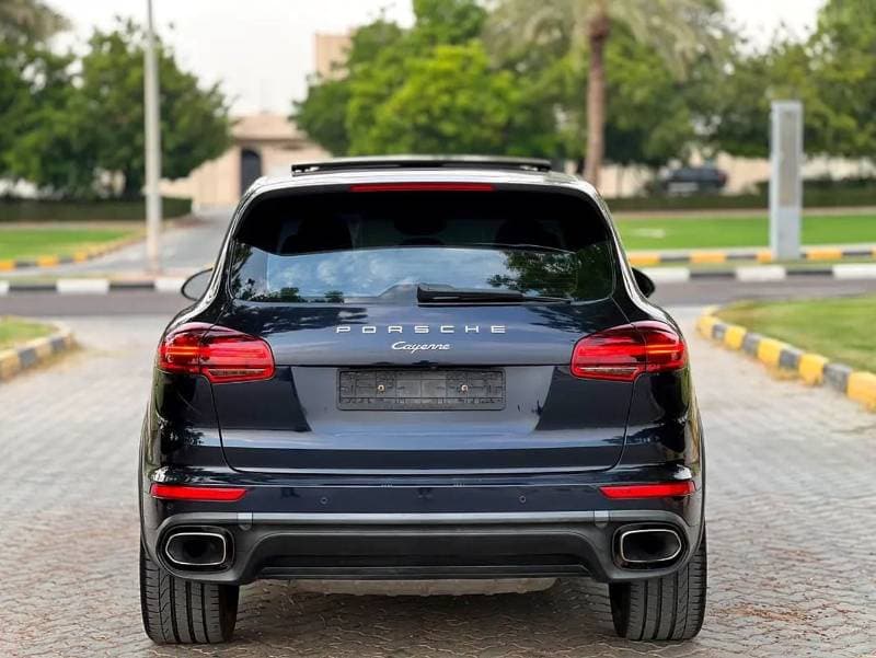 2016 Porsche Cayenne STANDARD thumbnail 6