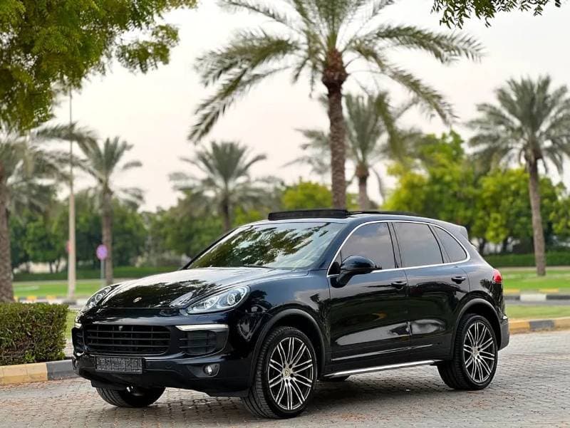 2016 Porsche Cayenne STANDARD thumbnail 2