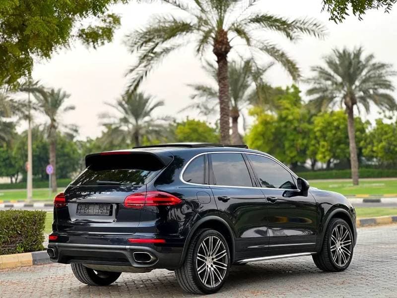 2016 Porsche Cayenne STANDARD thumbnail 5