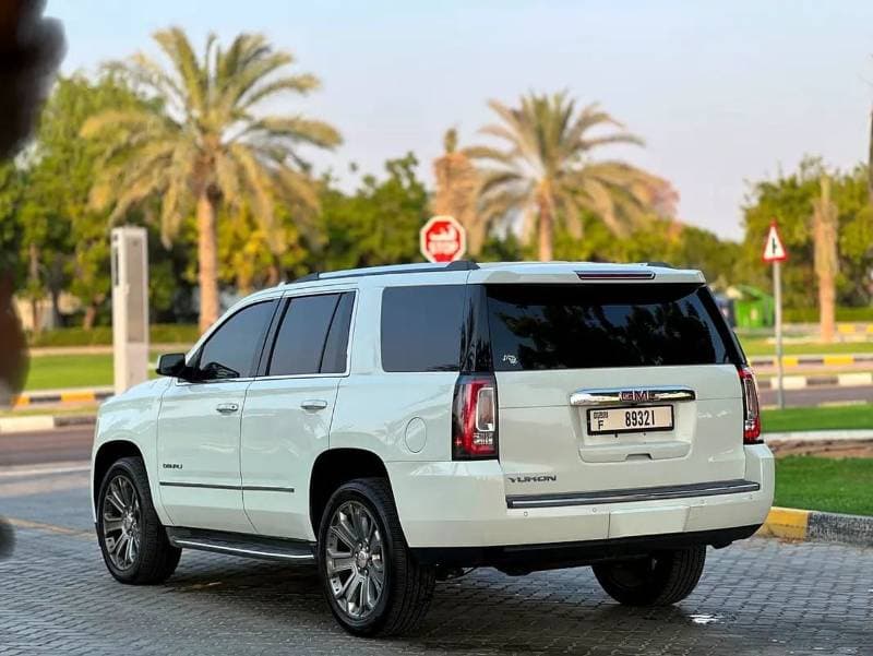 2017 GMC Yukon DENALI thumbnail 6