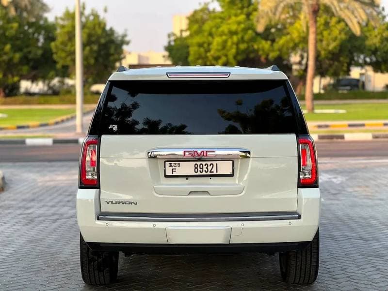 2017 GMC Yukon DENALI thumbnail 5