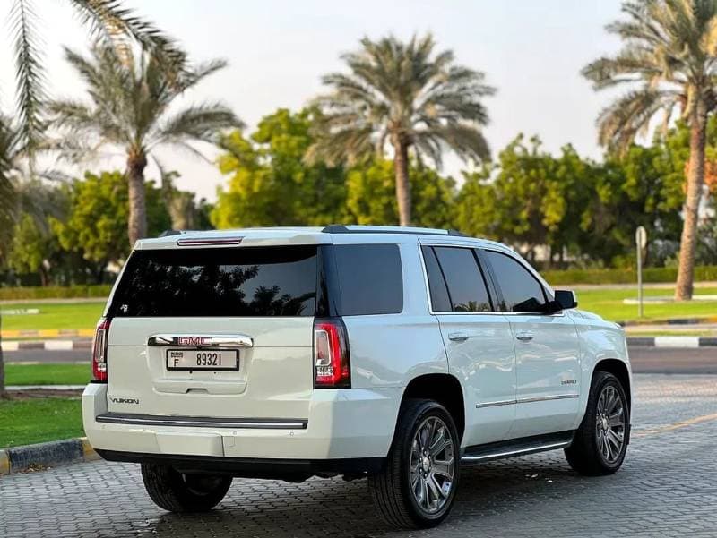 2017 GMC Yukon DENALI thumbnail 4
